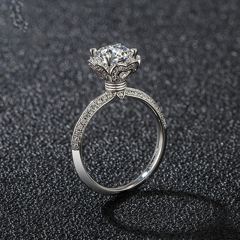 Luna Moissanite 1.0 Ct Round Cut Halo Hand Flower Engagement Ring In Sterling Silver