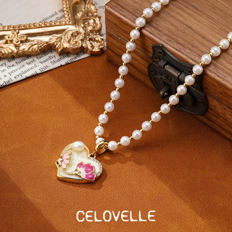 Elara Lustre Pearl Heart Pendant Necklace product image 6