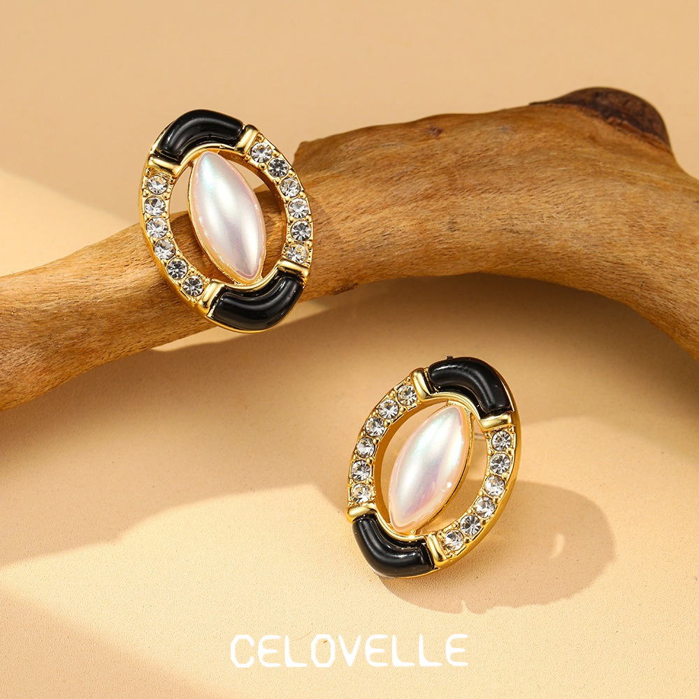 Vesper Bloom Pearl Geometric Stud Earrings product image 4