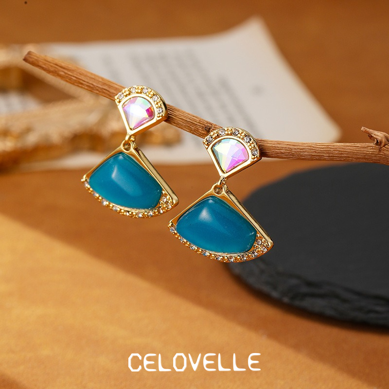 Evadne Petal Sculptural Stud Earrings product image 4