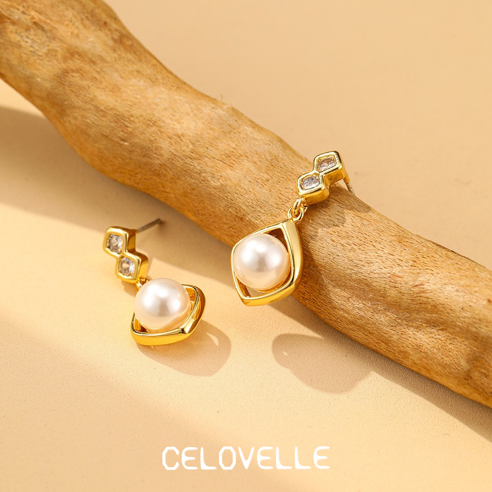 Noelle Bloom Pearl Crystal Stud Earrings product image 3