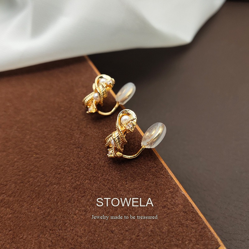 Seren Floral Pearl Clip-On Earrings — Edition 21 product image 2