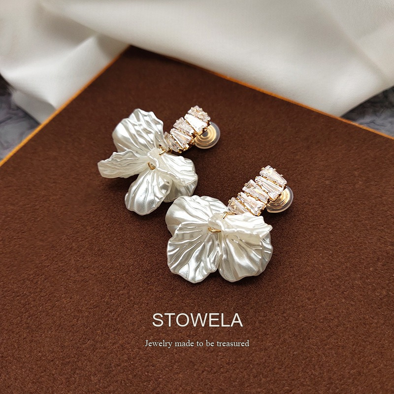 Seren Leaf Clip-On Earrings — Edition 05 product image 2