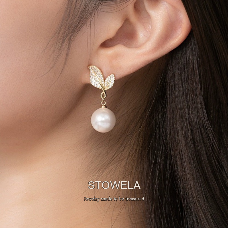 Élan Leaf Pearl Clip-On Earrings product image 2