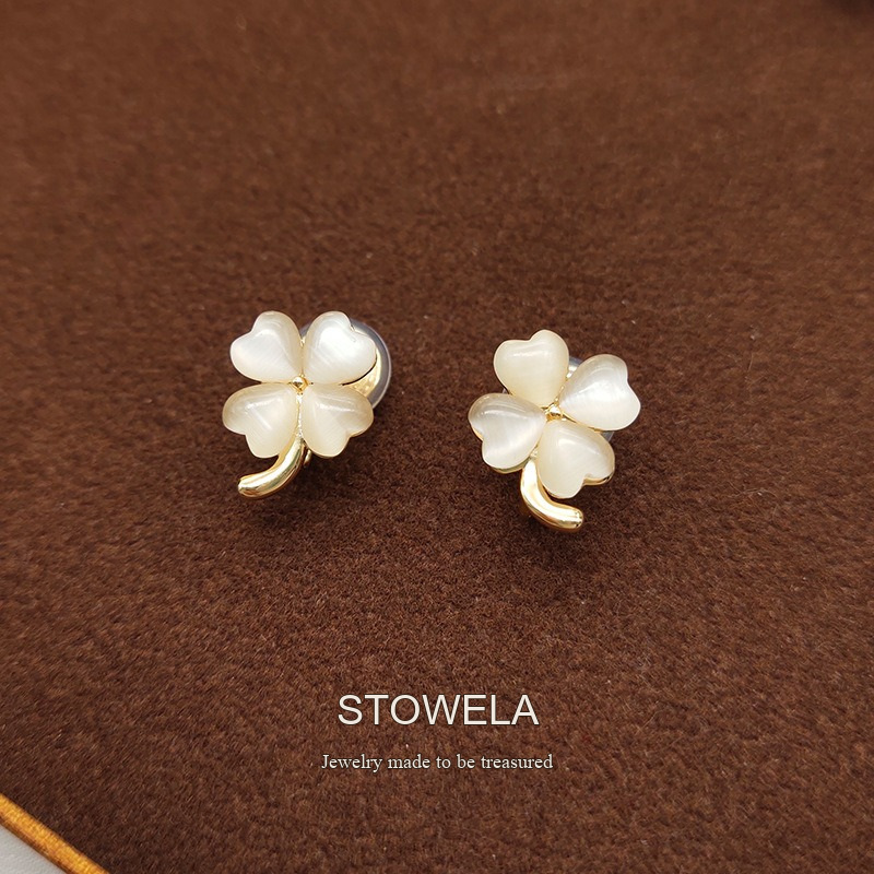 Noelle Clover Cat-Eye Clip-On Earrings product image 3