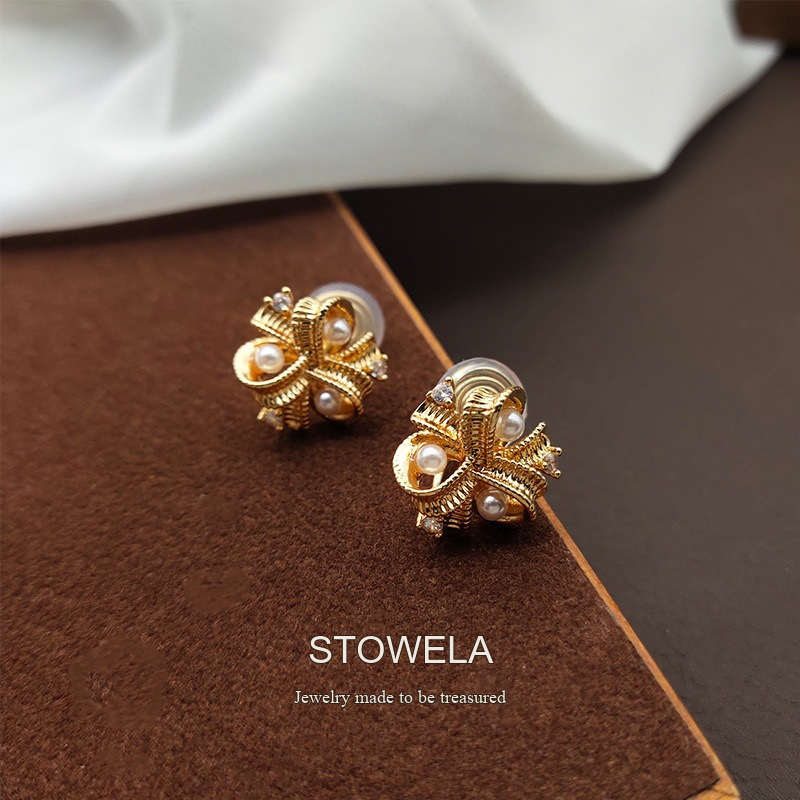 Seren Floral Pearl Clip-On Earrings — Edition 21 product image 3