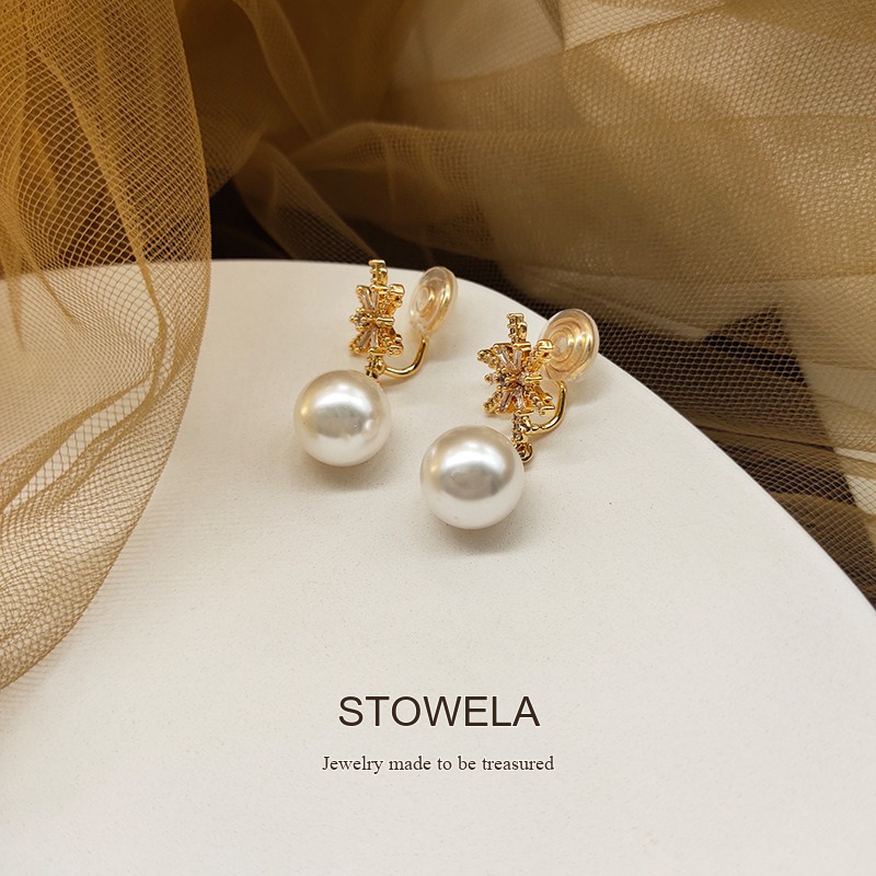 Lumière Pearl Star Clip-On Earrings product image 4
