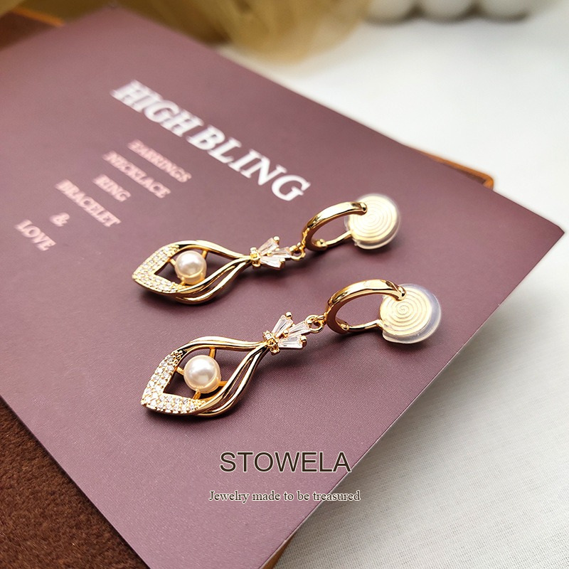 Celeste Leaf Pearl Geometric Clip-On Earrings product image 4