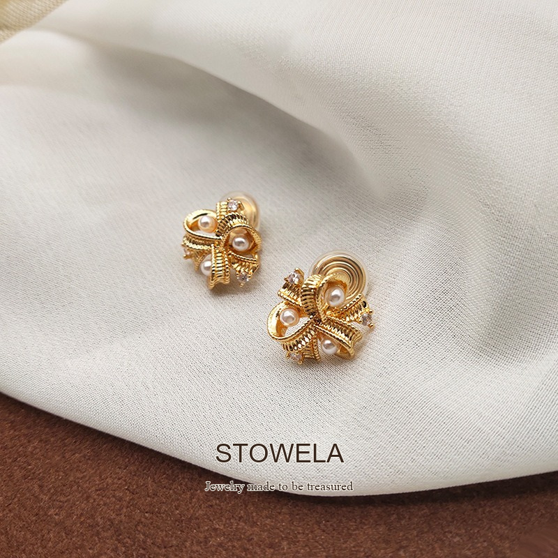 Seren Floral Pearl Clip-On Earrings — Edition 21 product image 4