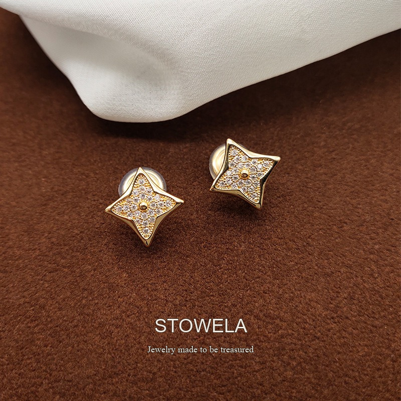 Lumière Clover Crystal Clip-On Earrings product image 4