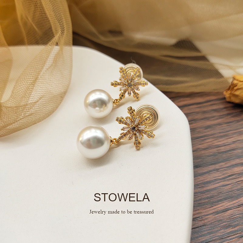 Lumière Pearl Star Clip-On Earrings product image 5