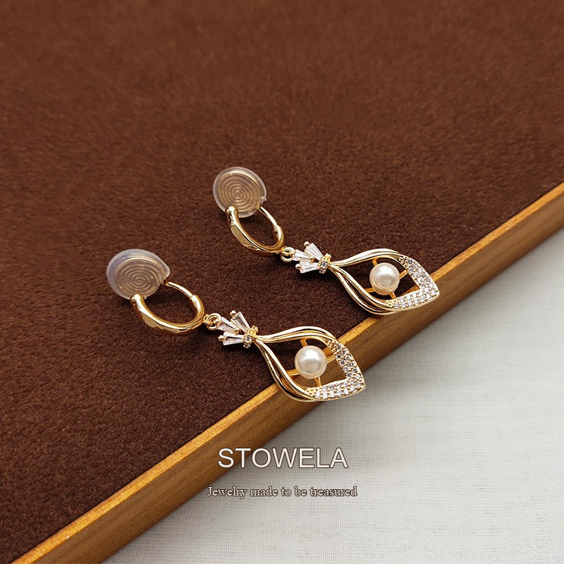 Celeste Leaf Pearl Geometric Clip-On Earrings product image 5