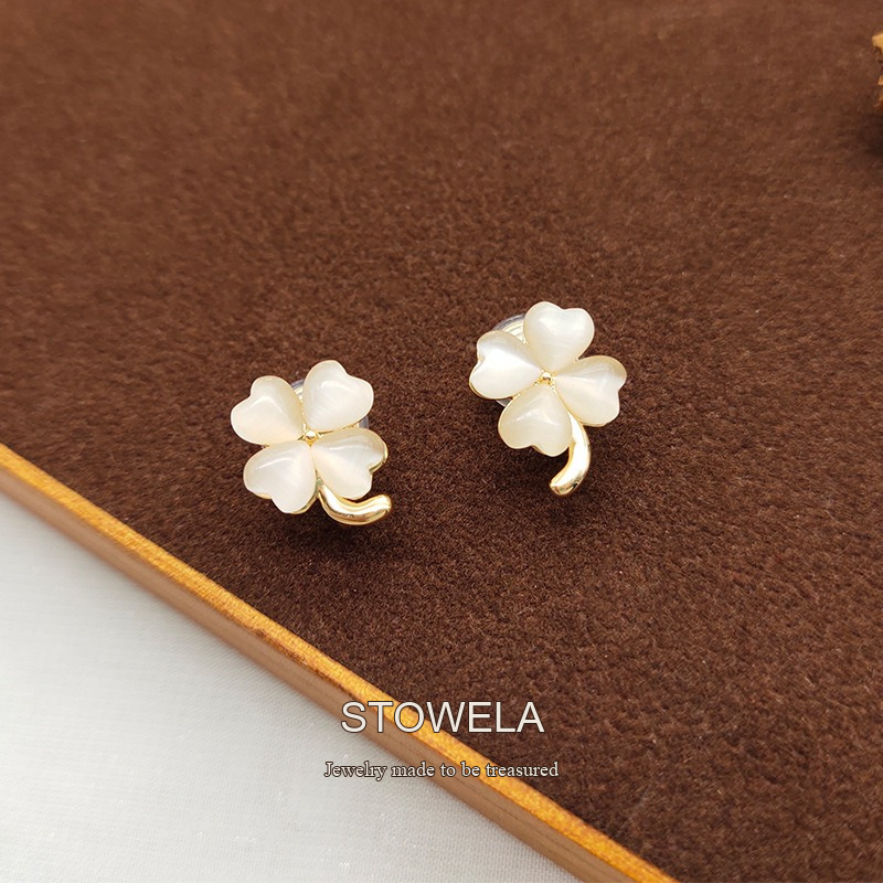 Noelle Clover Cat-Eye Clip-On Earrings product image 5