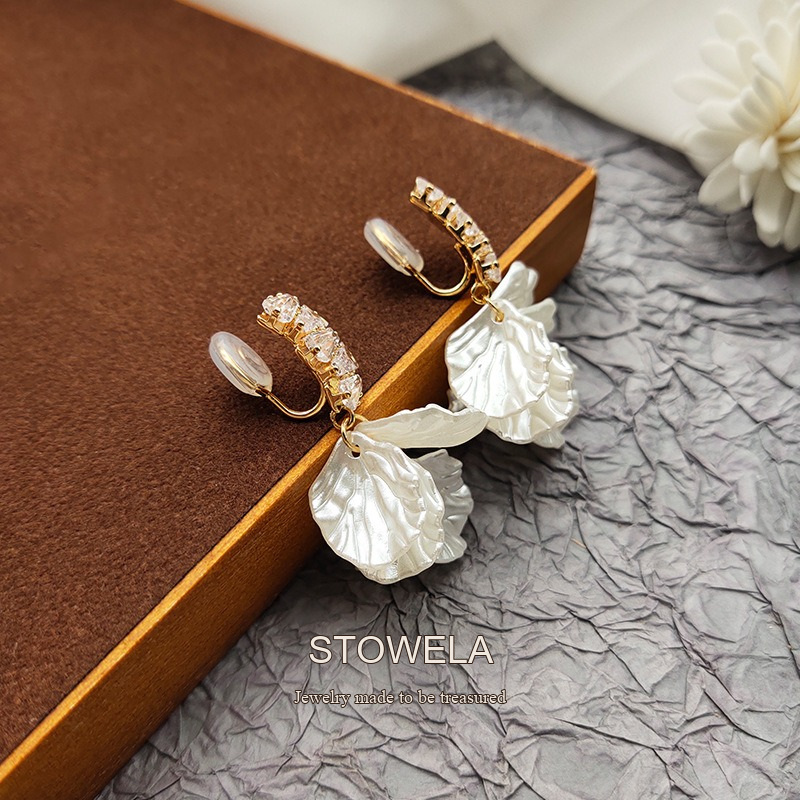 Seren Leaf Clip-On Earrings — Edition 05 product image 5
