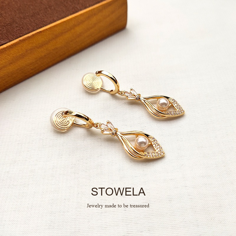 Celeste Leaf Pearl Geometric Clip-On Earrings product image 6