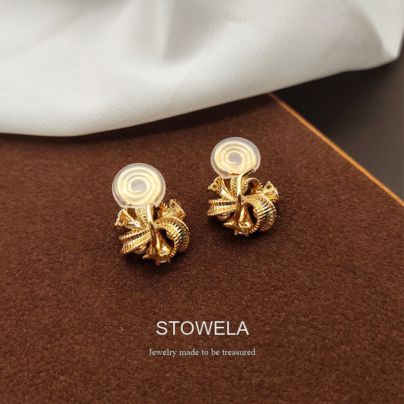 Seren Floral Pearl Clip-On Earrings — Edition 21 product image 6