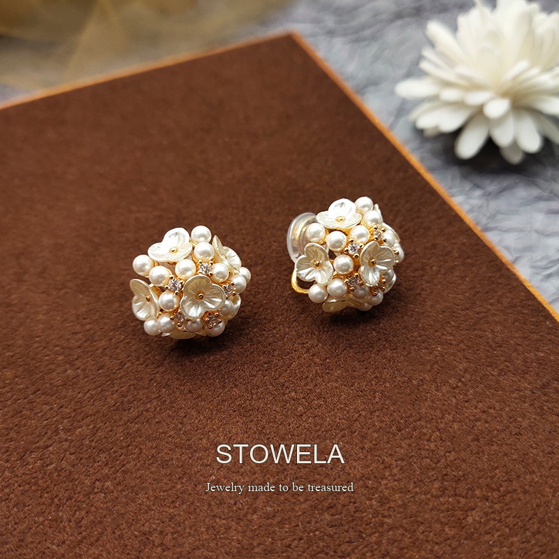 Élan Shell Pearl Clip-On Earrings product image 6