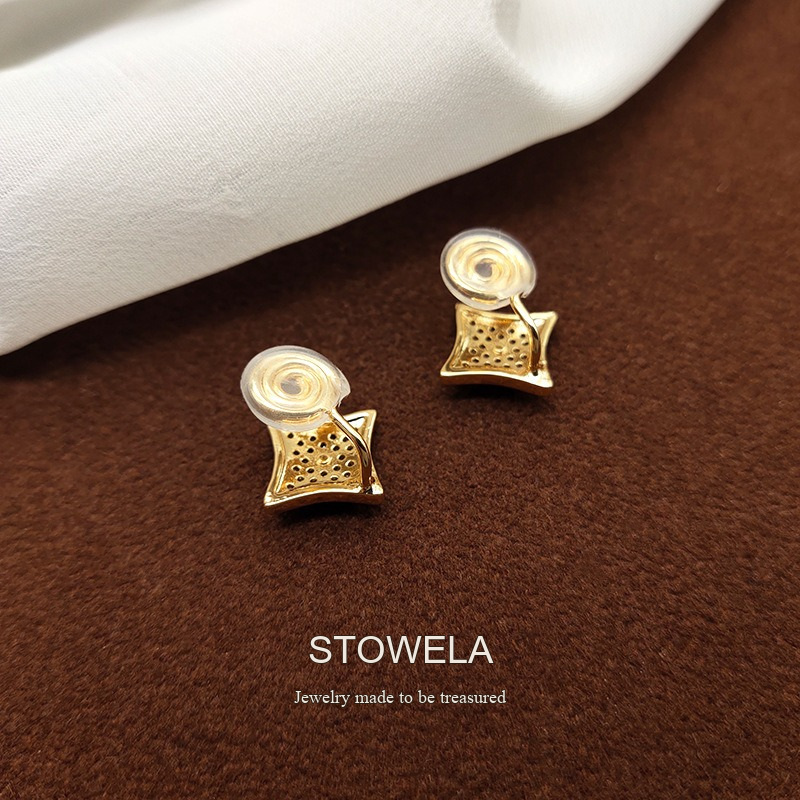Lumière Clover Crystal Clip-On Earrings product image 6
