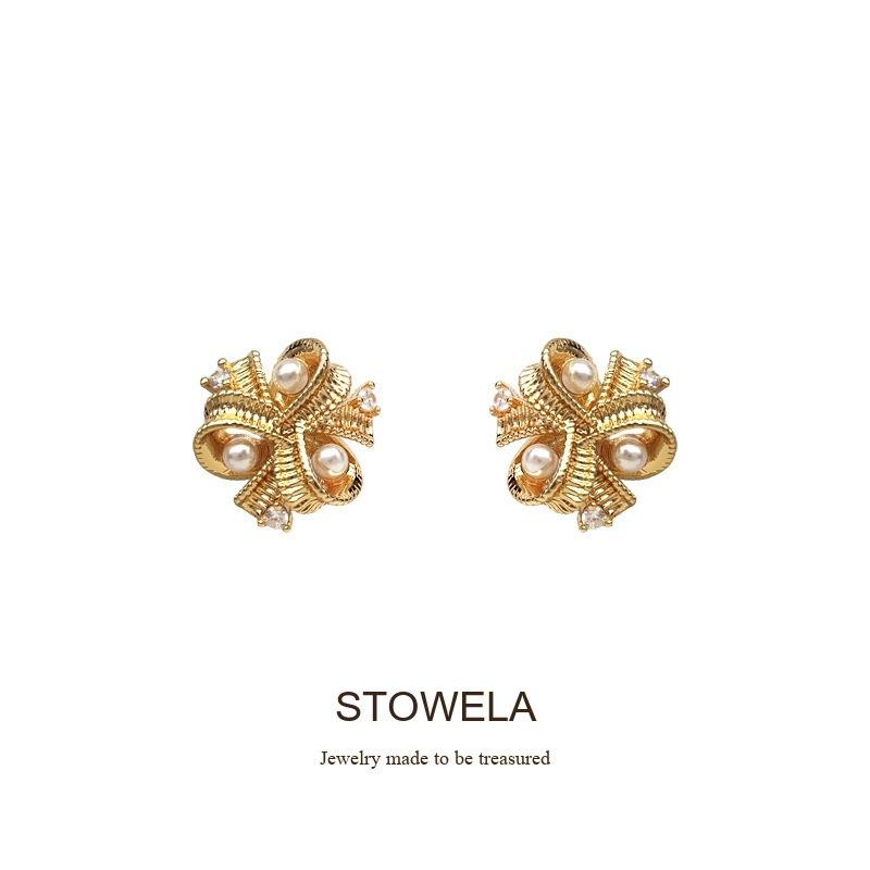 Seren Floral Pearl Clip-On Earrings — Edition 21 product image 7