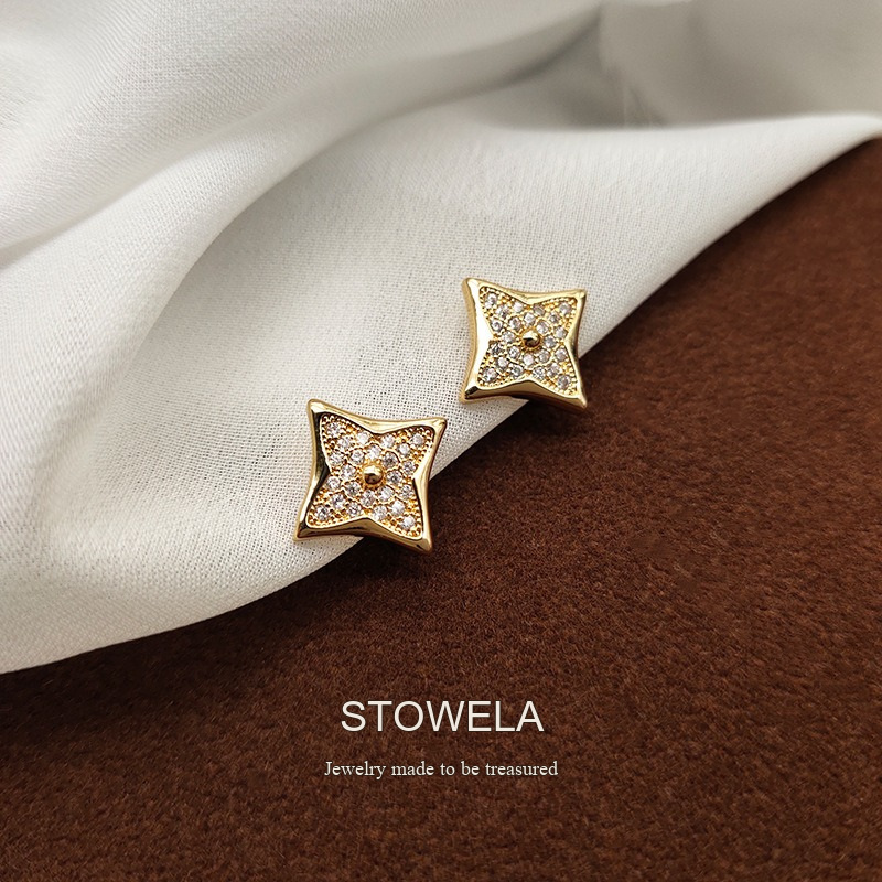 Lumière Clover Crystal Clip-On Earrings product image 7