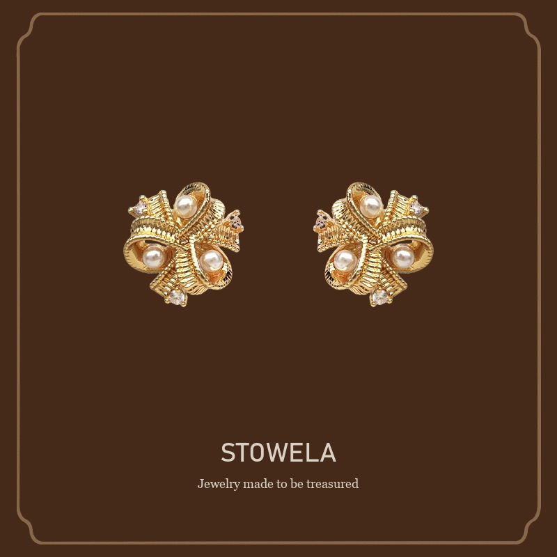 Seren Floral Pearl Clip-On Earrings — Edition 21 product image 1