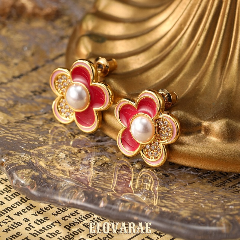 Noelle Lustre Pearl Floral Stud Earrings product image 1