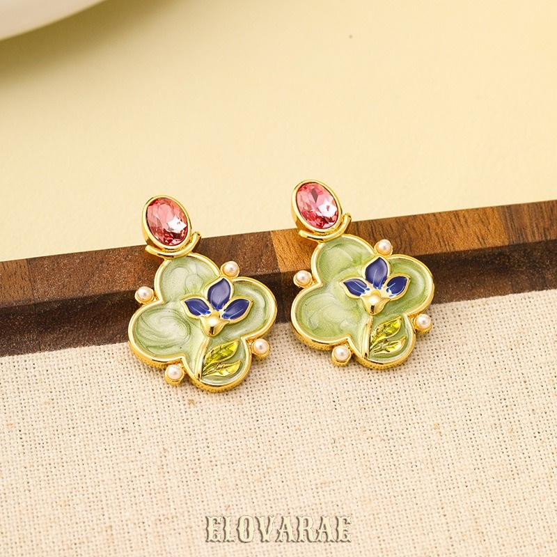 Solene Muse Pearl Floral Stud Earrings product image 2