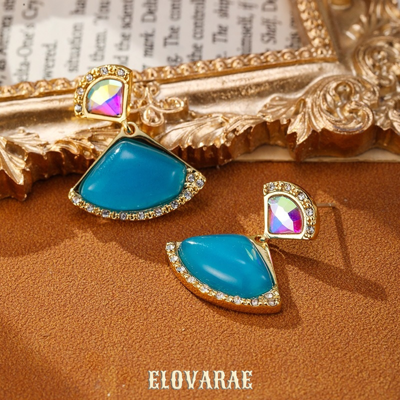 Evadne Petal Sculptural Stud Earrings product image 2