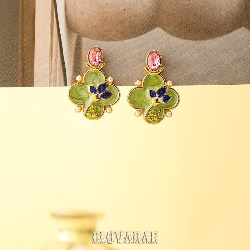Solene Muse Pearl Floral Stud Earrings product image 3
