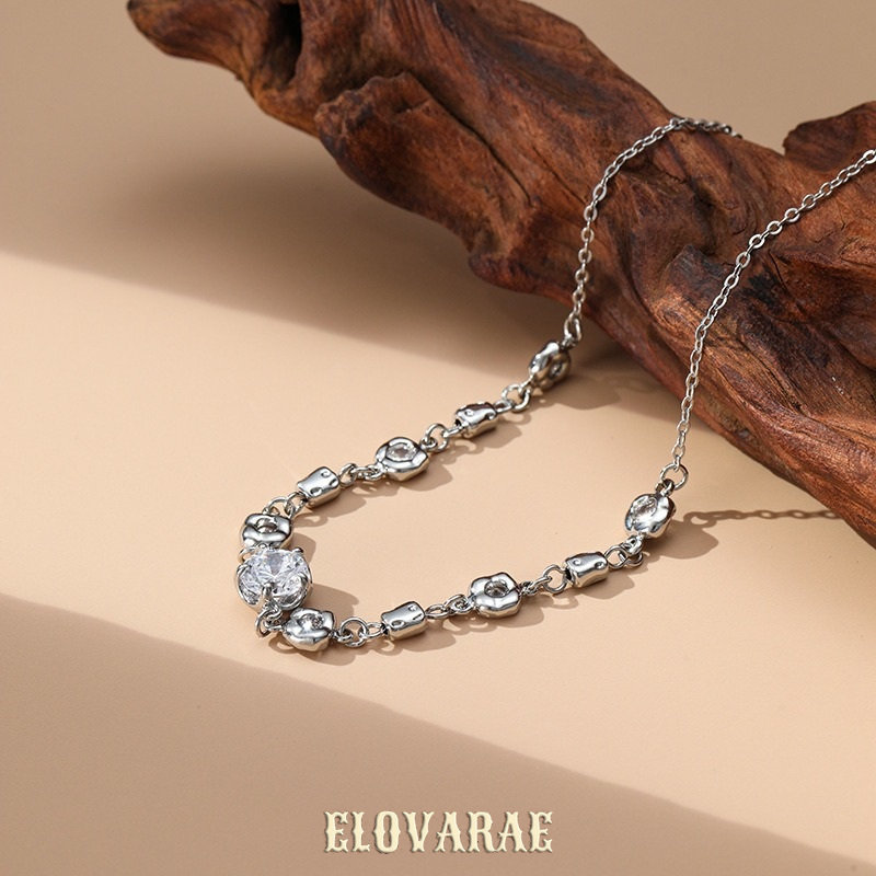 Ophelia Halo Crystal Pendant Necklace product image 4