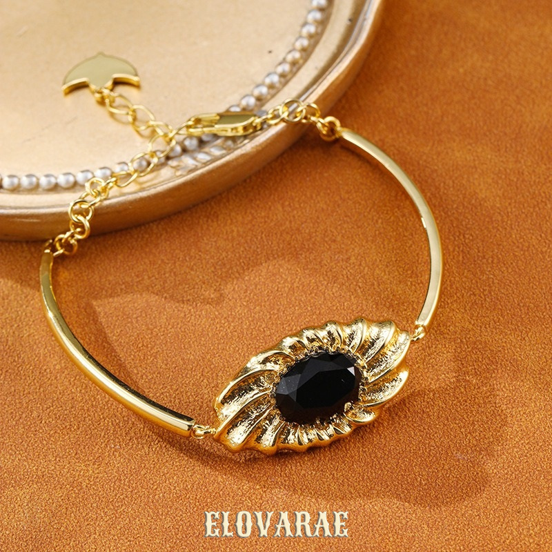 Elara Gleam Sculptural Chain Bracelet product image 3