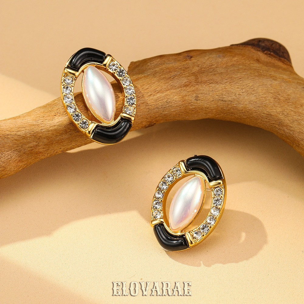 Vesper Bloom Pearl Geometric Stud Earrings product image 4