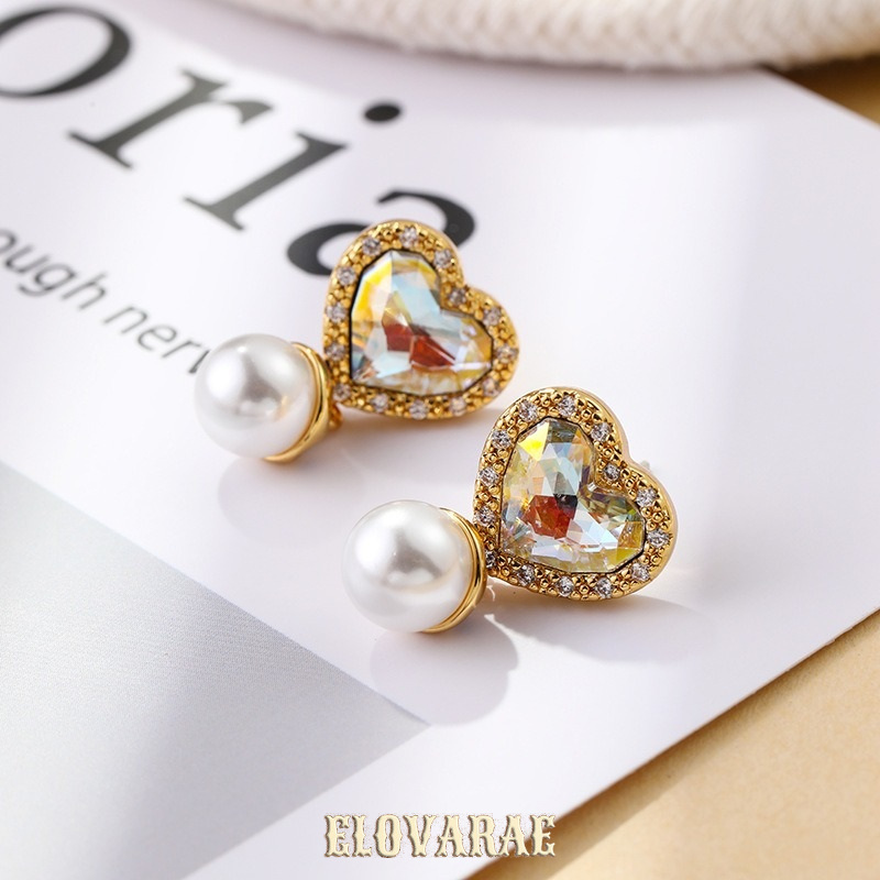 Liora Gleam Pearl Heart Stud Earrings product image 4