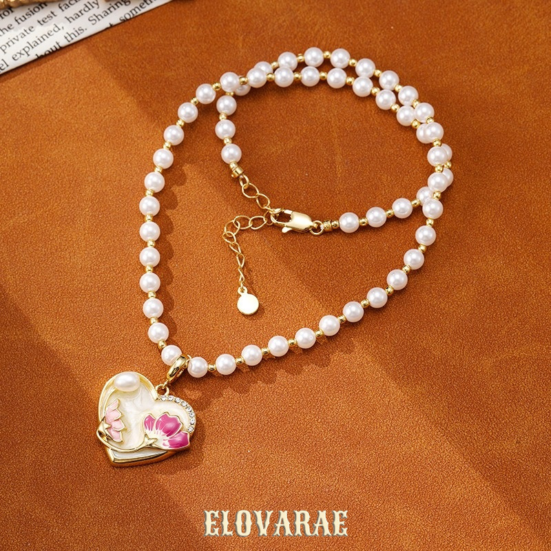 Elara Lustre Pearl Heart Pendant Necklace product image 5