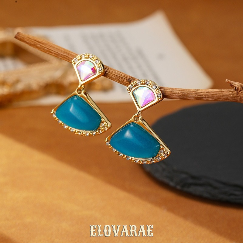Evadne Petal Sculptural Stud Earrings product image 5