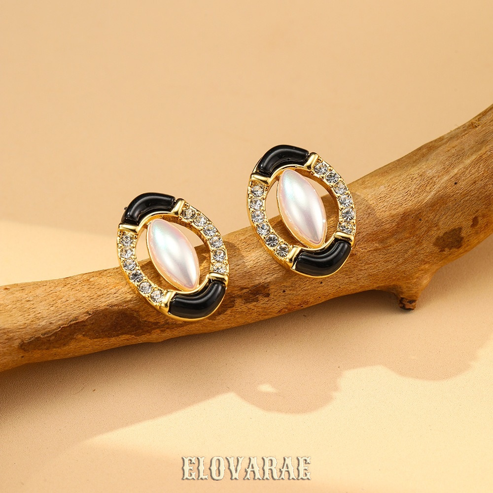 Vesper Bloom Pearl Geometric Stud Earrings product image 6