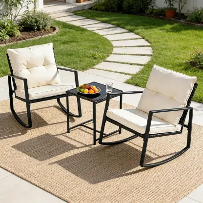 Set de bistró mecedor para exteriores de 3 piezas: muebles de mimbre negro, sillas para porche y mesa de centro de cristal.