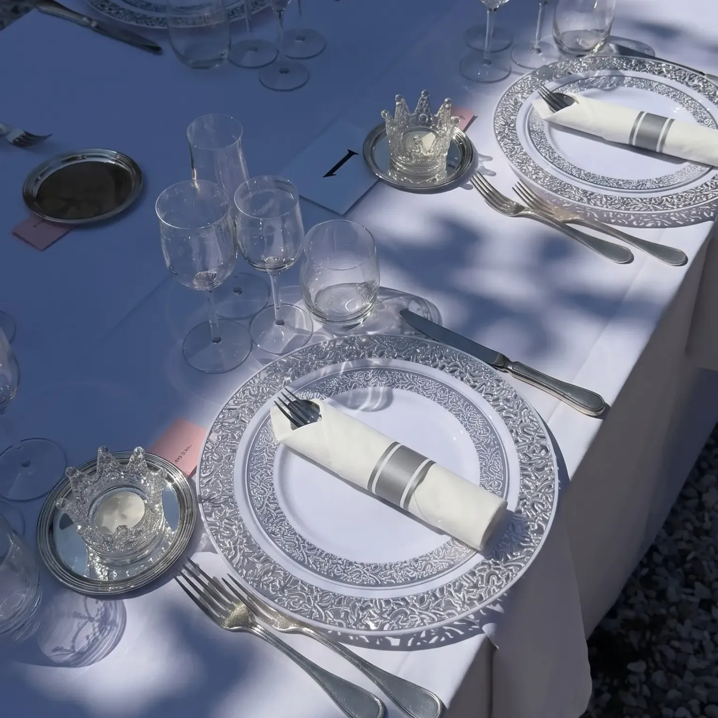 Juegos de vajilla, platos de plástico dorados. Incluye: platos llanos, platos de postre, cubiertos de plástico dorados, vasos para fiestas, vajilla desechable, a prueba de fugas.