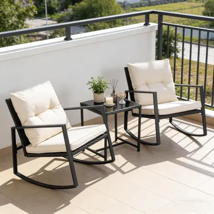 Set de bistró mecedor para exteriores de 3 piezas: muebles de mimbre negro, sillas para porche y mesa de centro de cristal.