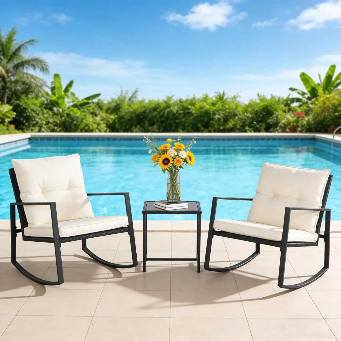 Set de bistró mecedor para exteriores de 3 piezas: muebles de mimbre negro, sillas para porche y mesa de centro de cristal.