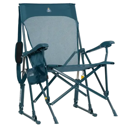 Silla GCI Outdoor BreezeRocker con mecanismo de balanceo por resorte y respaldo de malla, color verde azulado y negro.