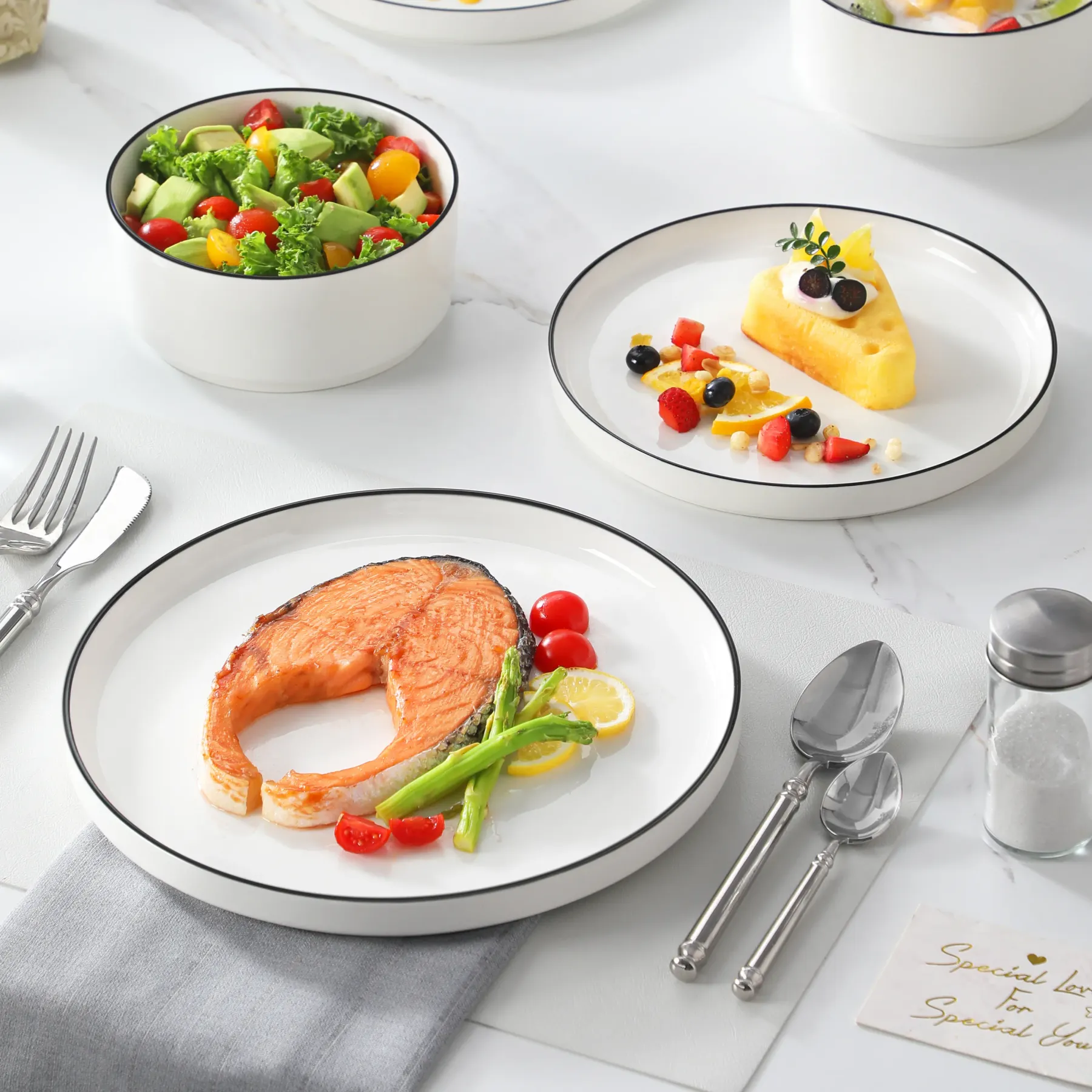 Juego de vajilla de porcelana: servicio de vajilla de cerámica para 4 o 6 personas; incluye platos, cuencos y platos para pasta resistentes a los golpes, aptos para microondas y lavavajillas.