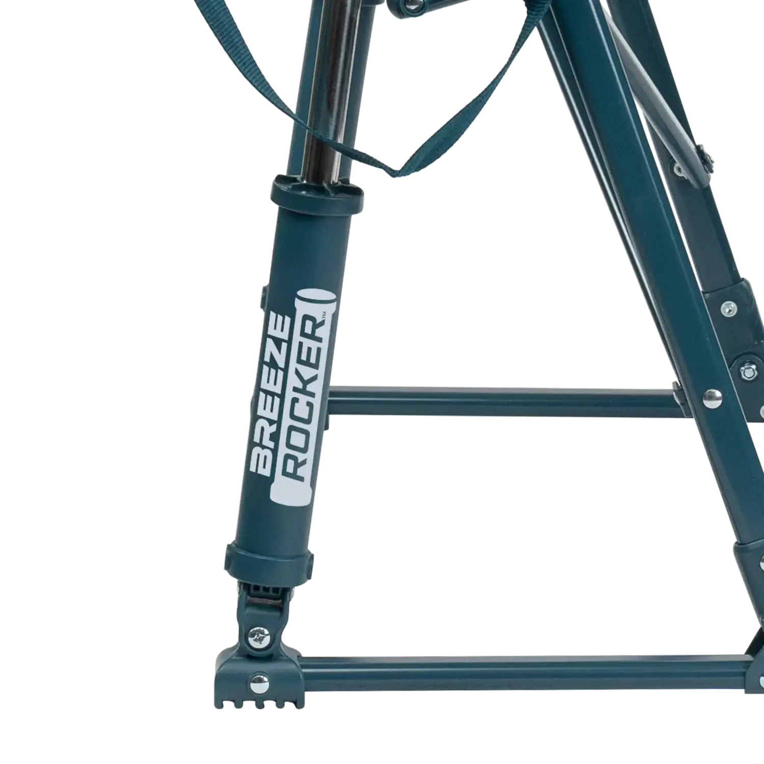 Silla GCI Outdoor BreezeRocker con mecanismo de balanceo por resorte y respaldo de malla, color verde azulado y negro.