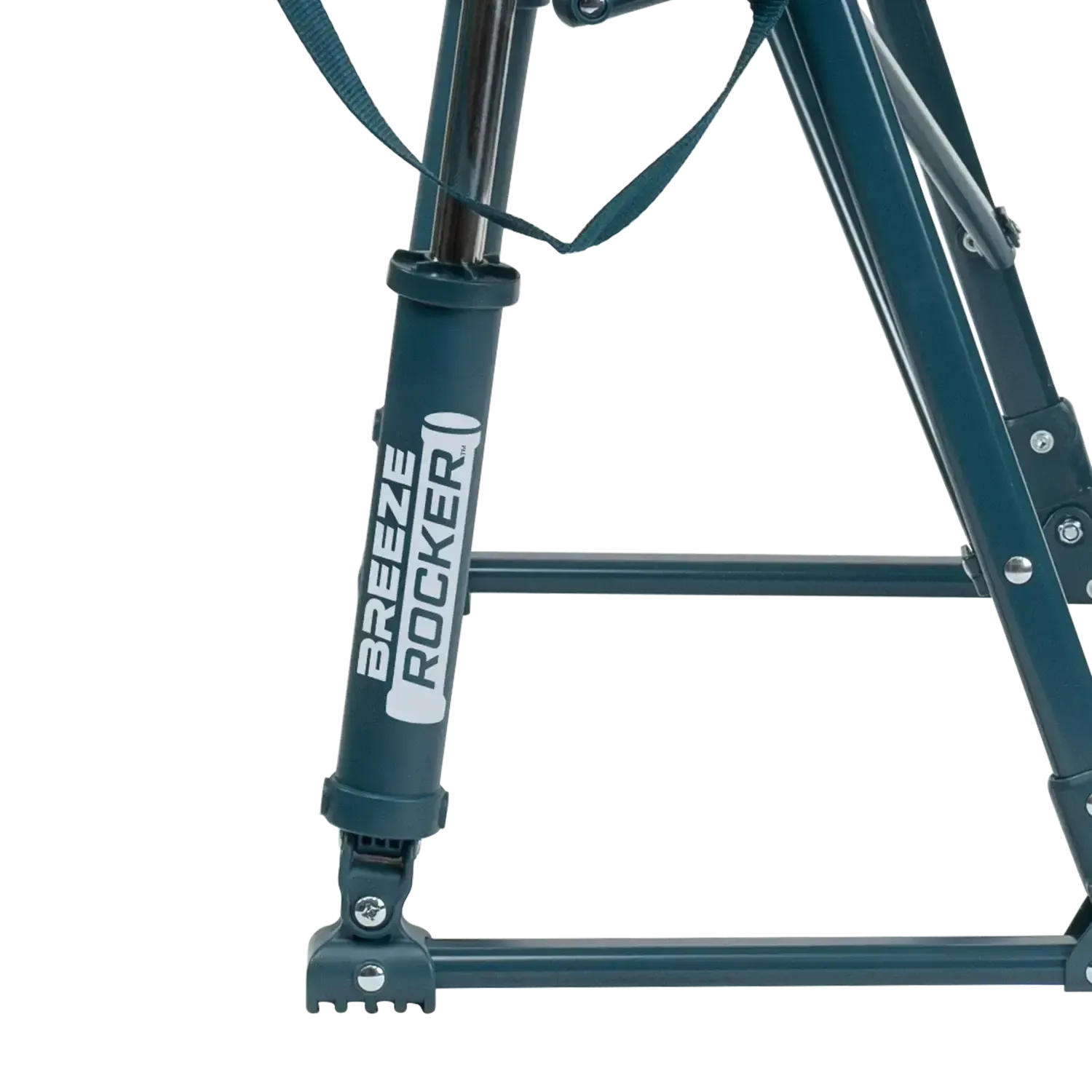 Silla GCI Outdoor BreezeRocker con mecanismo de balanceo por resorte y respaldo de malla, color verde azulado y negro.