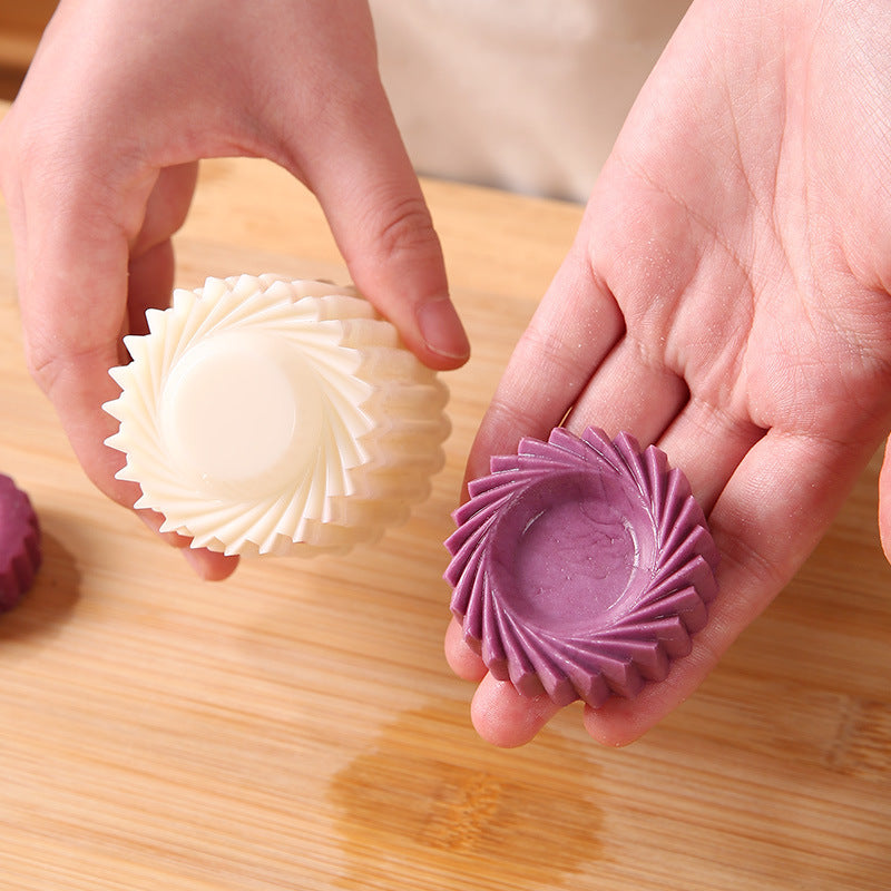 Decorative carved texture on pastry mould
