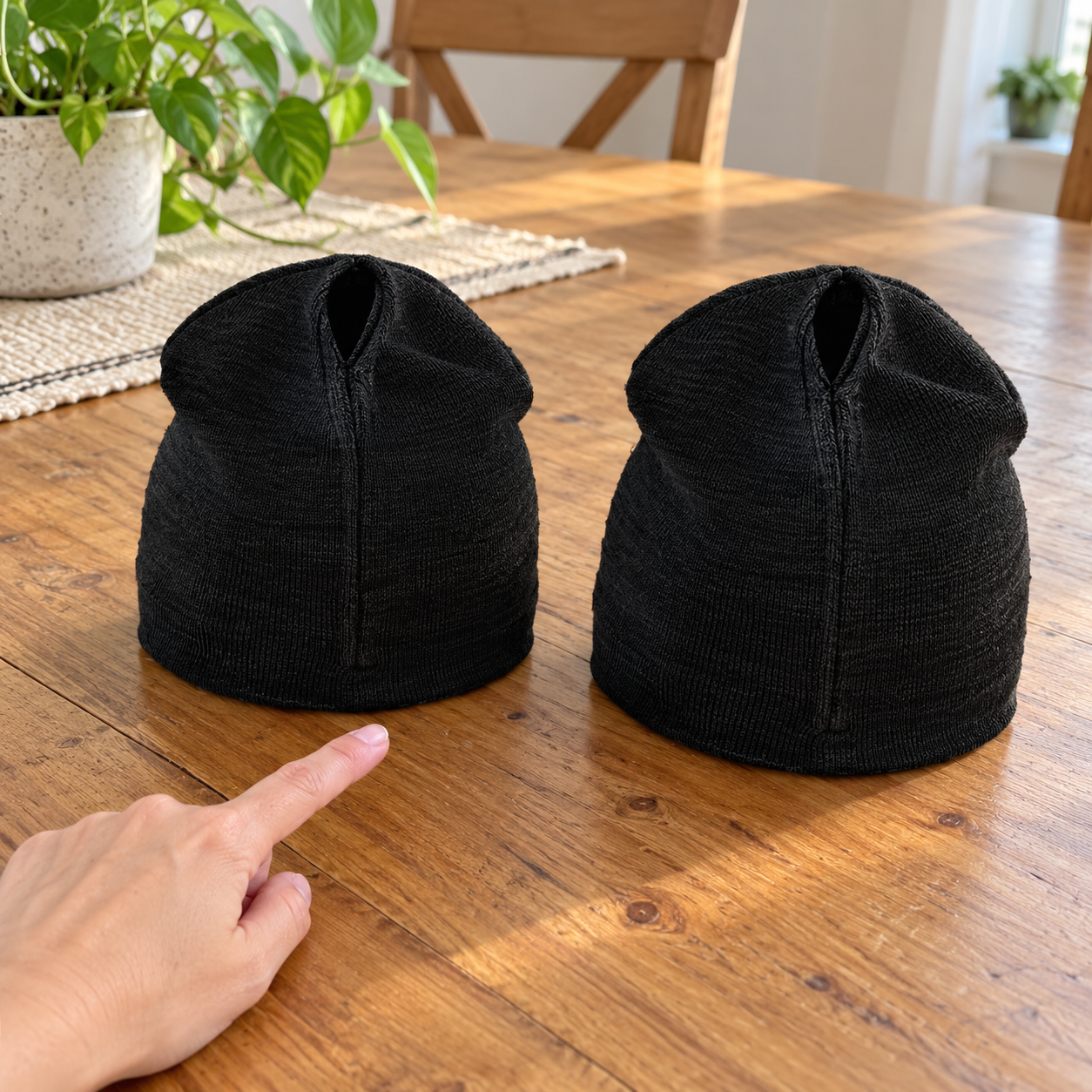 Produktansicht: Beanie mit Zopföffnung für angenehmen Komfort im Freien