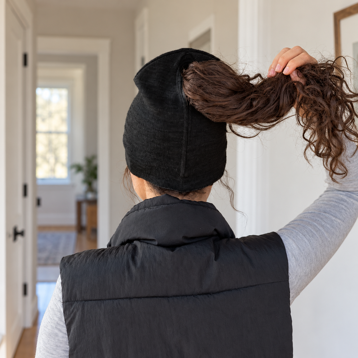 Produktansicht: Beanie mit Zopföffnung für angenehmen Komfort im Freien