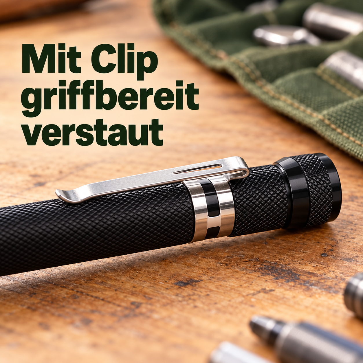 Mit Clip griffbereit verstaut – schwarze Teleskop-Magnetlampe mit silbernem Schaft