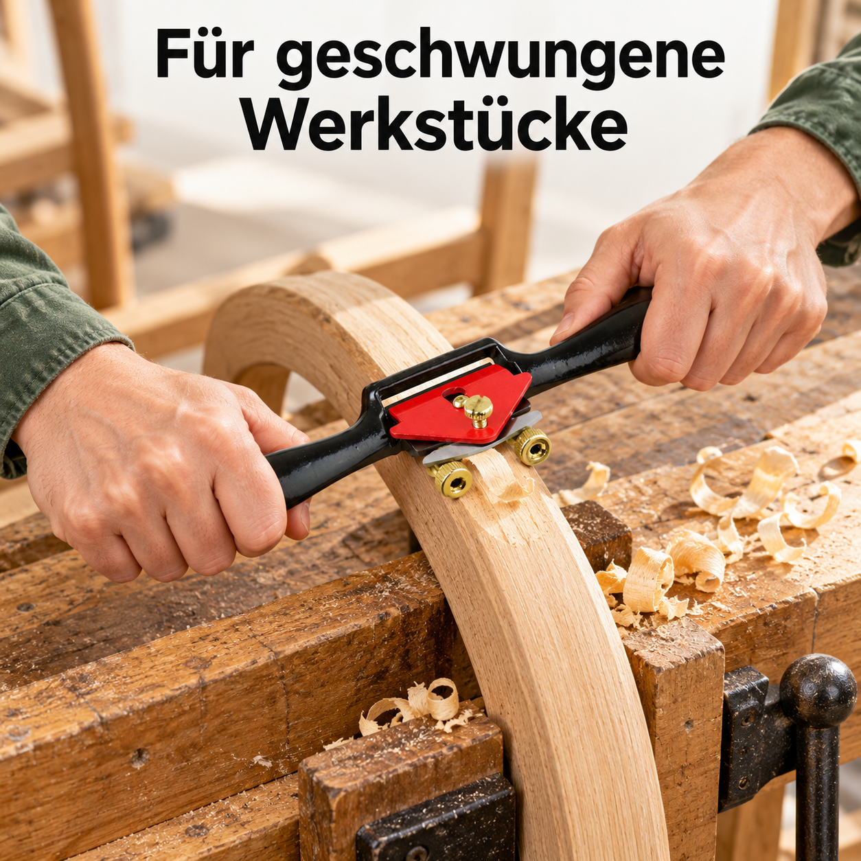 Schwarzer Handhobel mit roter Klingenhalterung und einzelner silberner Wechselklinge