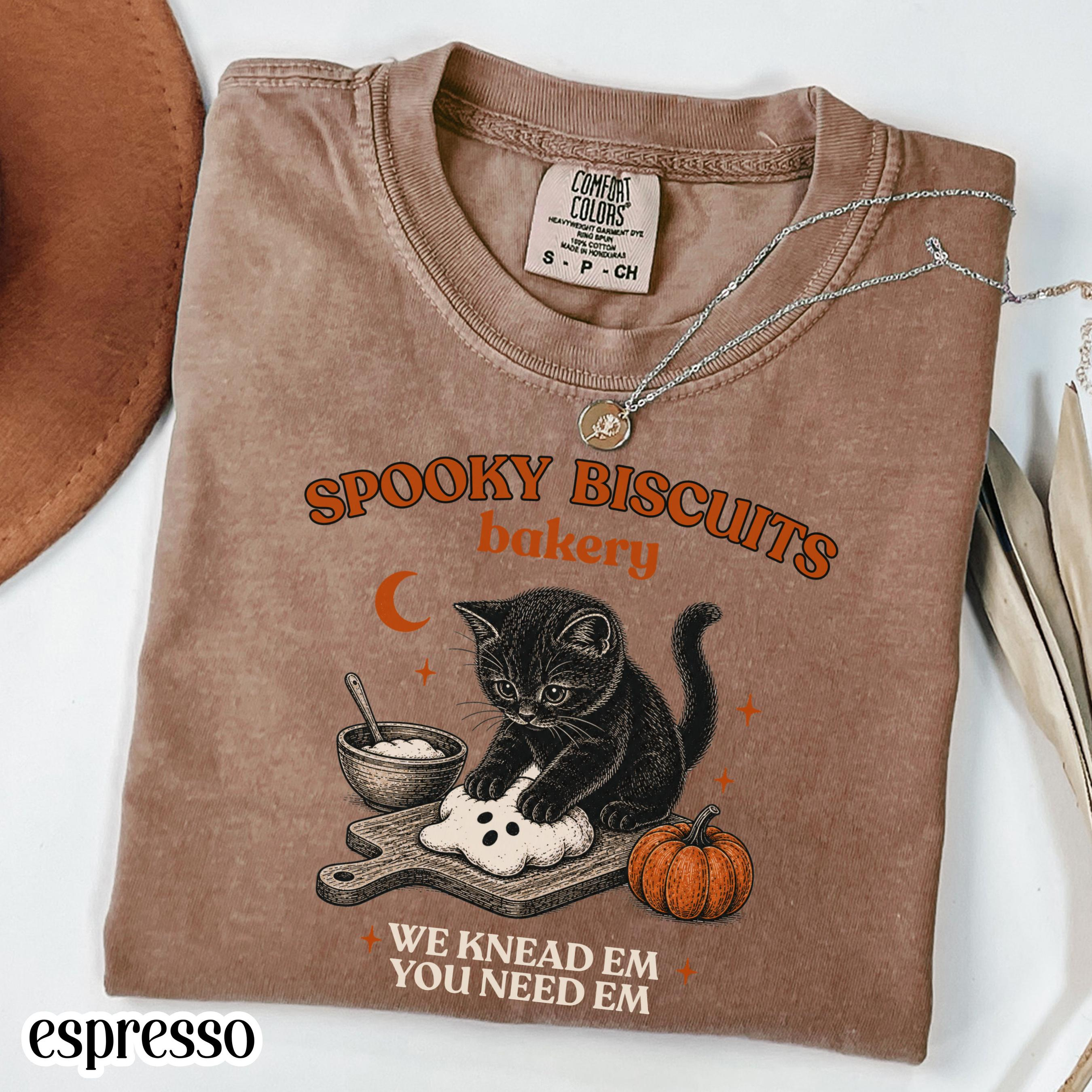 Spooky and Cute Black Cat Halloween T-Shirt – Vintage Pumpkin Graphic Unisex Fall Tee